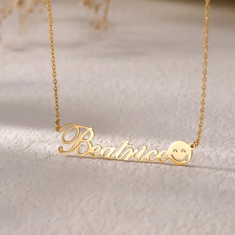 COLLAR CON NOMBRE CON CARITA FELIZ