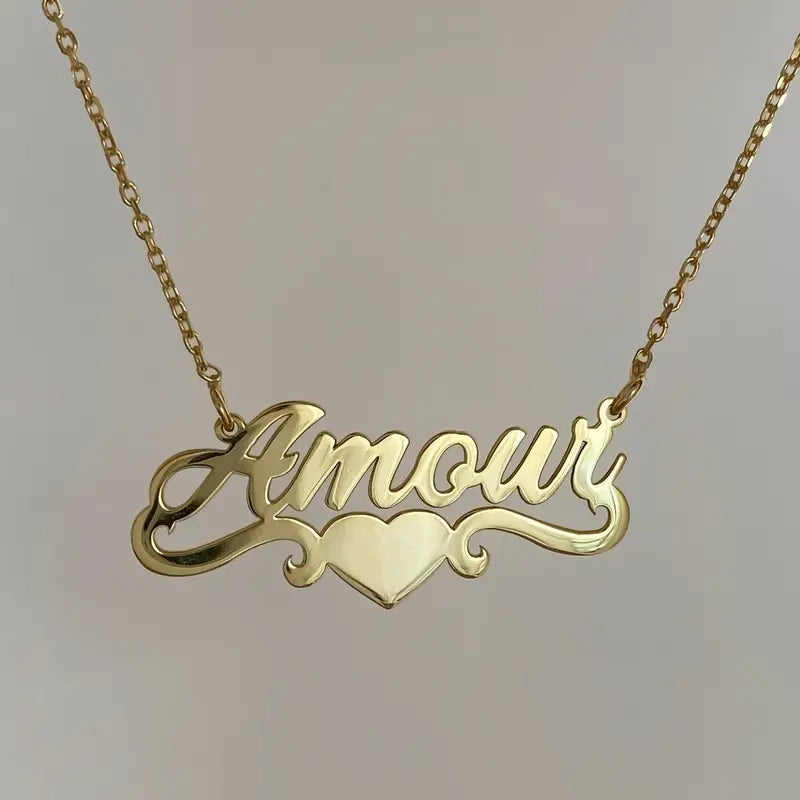 COLLAR CON NOMBRE CLÁSICO Y MARCO CORAZON