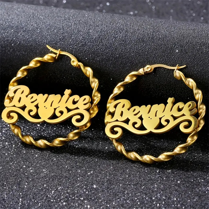 ARETES HOOPS ENTORCHADO CON CORAZÓN