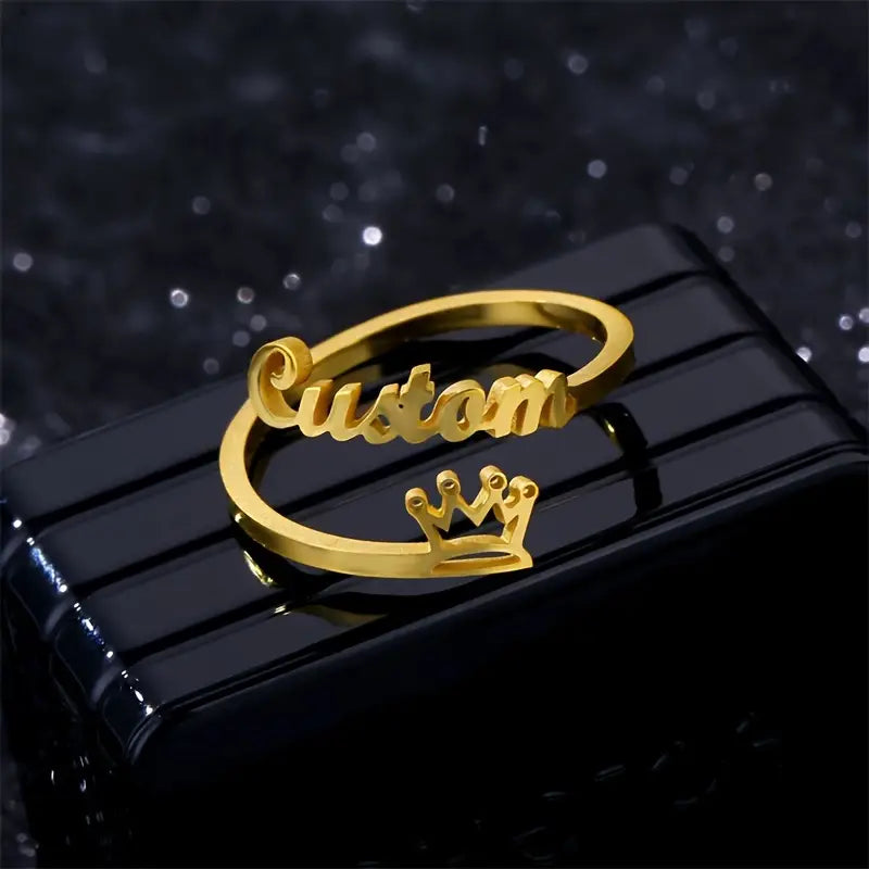 ANILLO CON NOMBRE Y CORONA