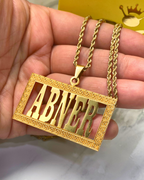 COLLAR PLACA MEDIANA CON NOMBRE CALADO