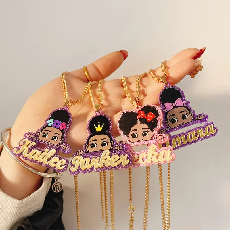 COLLAR NOMBRE CON MUÑECA ACRILICO