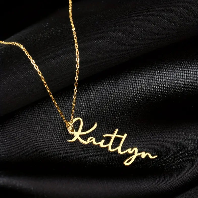 COLLAR CLASICO CON NOMBRE VERTICAL