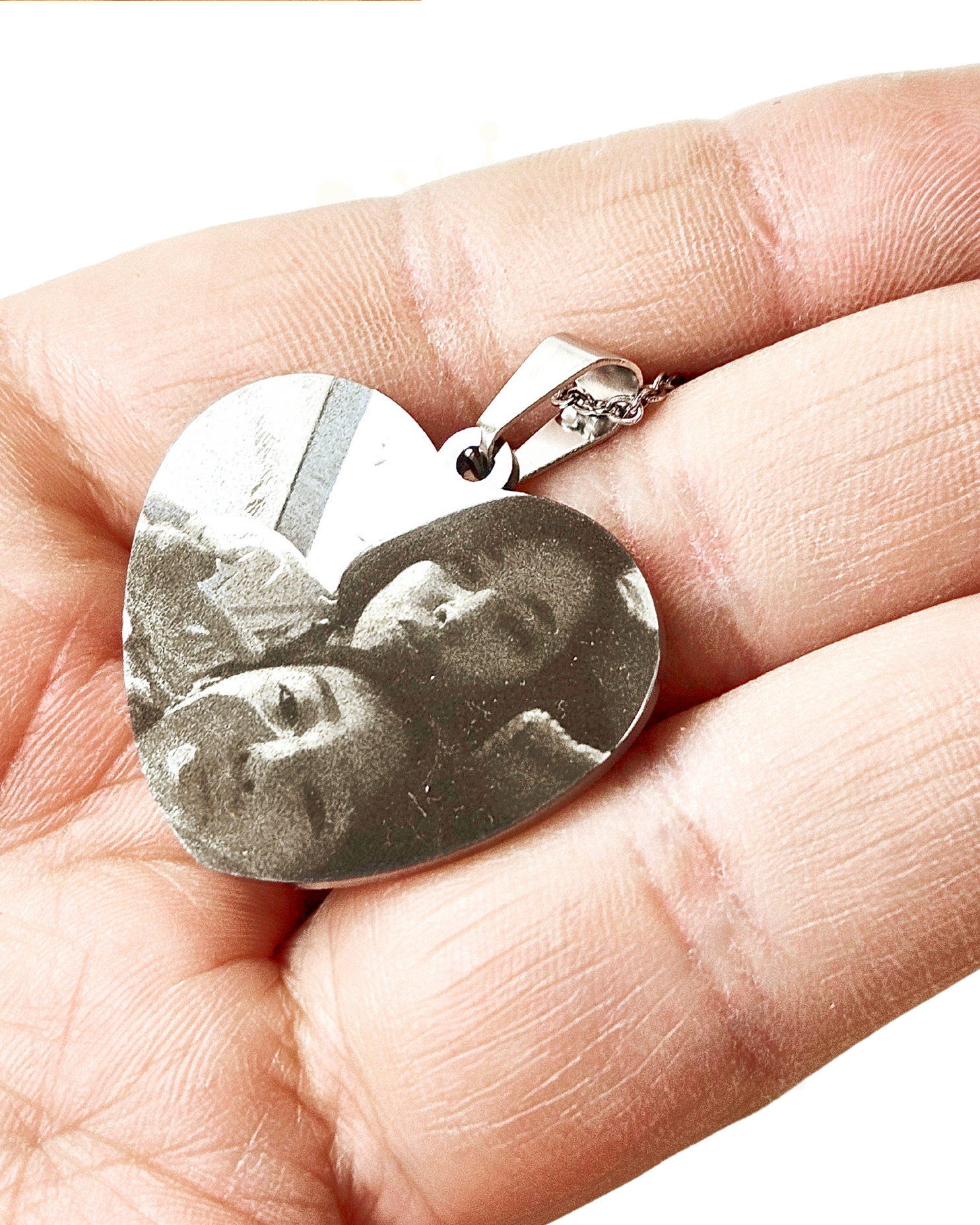 COLLAR PLACA CORAZÓN CON FOTOGRABADO + CADENA FINA