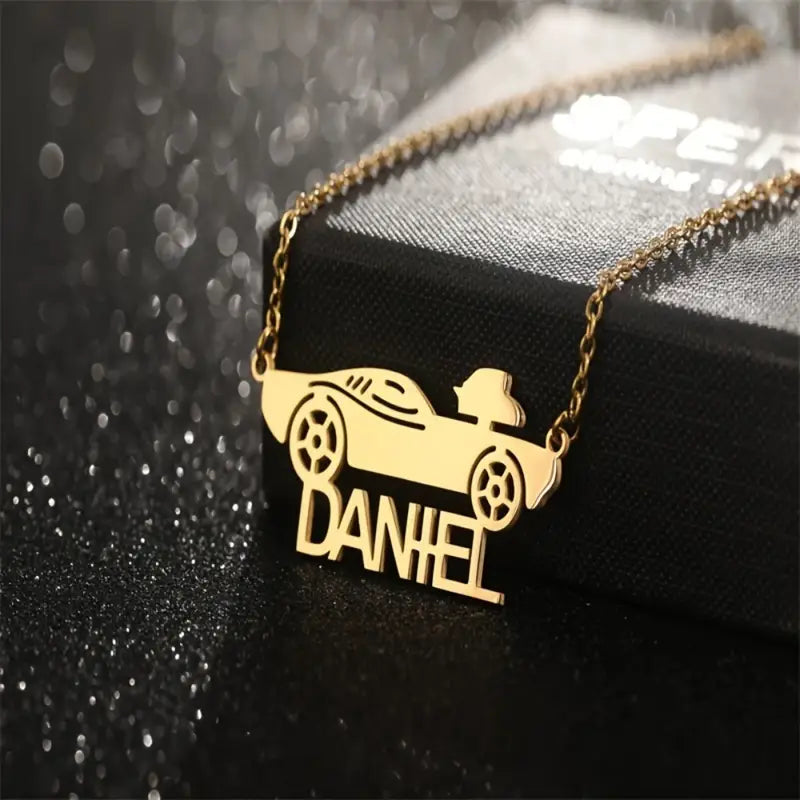 COLLAR CON NOMBRE Y DIBUJO DE AUTO