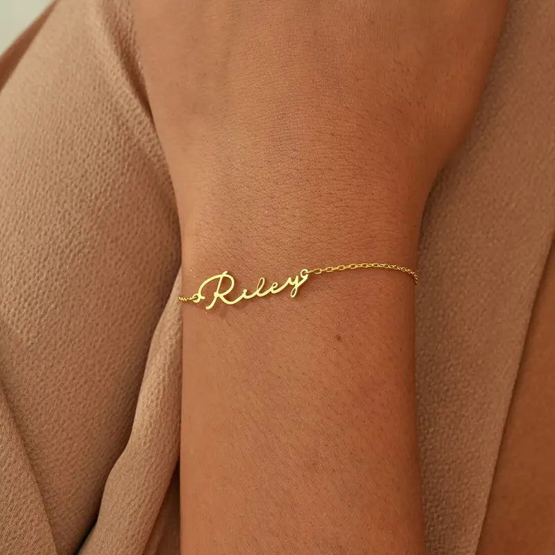 PULSERA CON NOMBRE MINIMALISTA