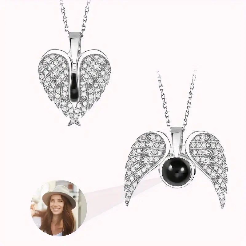 PRE ORDEN - COLLAR RELICARIO ALAS CON FOTO PROYECCION