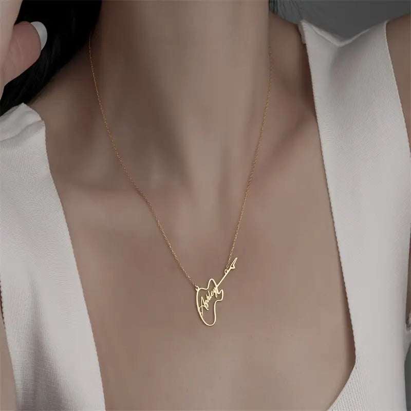 COLLAR NOMBRE CON GUITARRA
