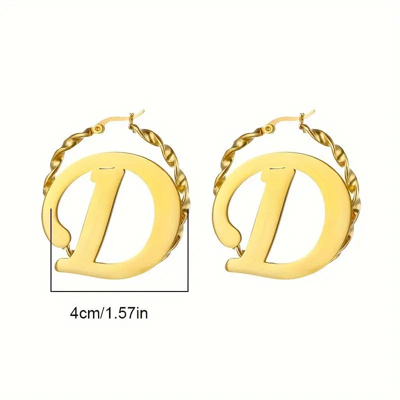ARETES HOOPS ENTORCHADO CON INICIAL