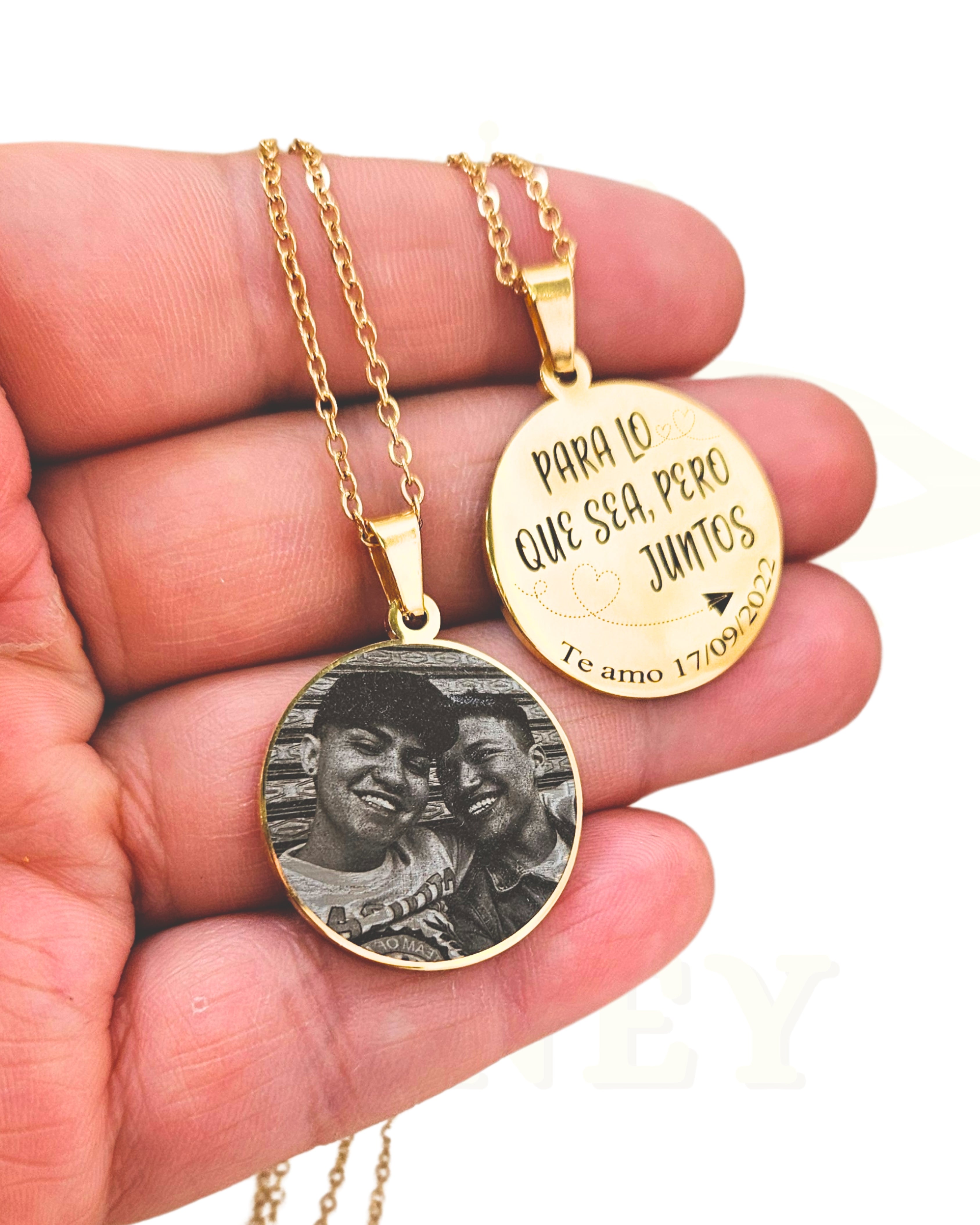 DUO DE COLLARES PLACA REDONDA CON FOTOGRABADO + CADENA FINA