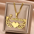 COLLAR CON NOMBRE CON MARCO DE ALAS Y CORAZON