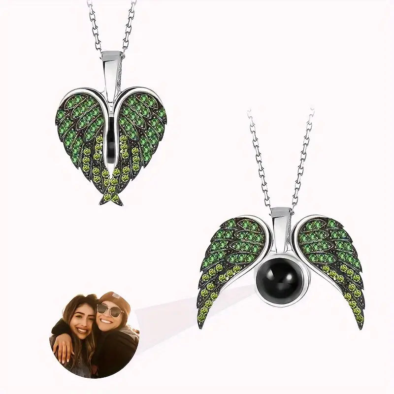 PRE ORDEN - COLLAR RELICARIO ALAS CON FOTO PROYECCION