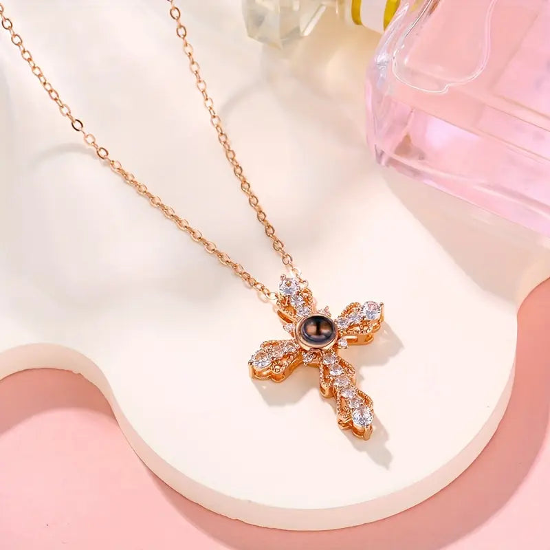 PRE ORDEN - COLLAR CRUZ CIRCONES CON FOTO PROYECCION