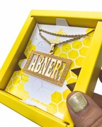 COLLAR PLACA MEDIANA CON NOMBRE CALADO