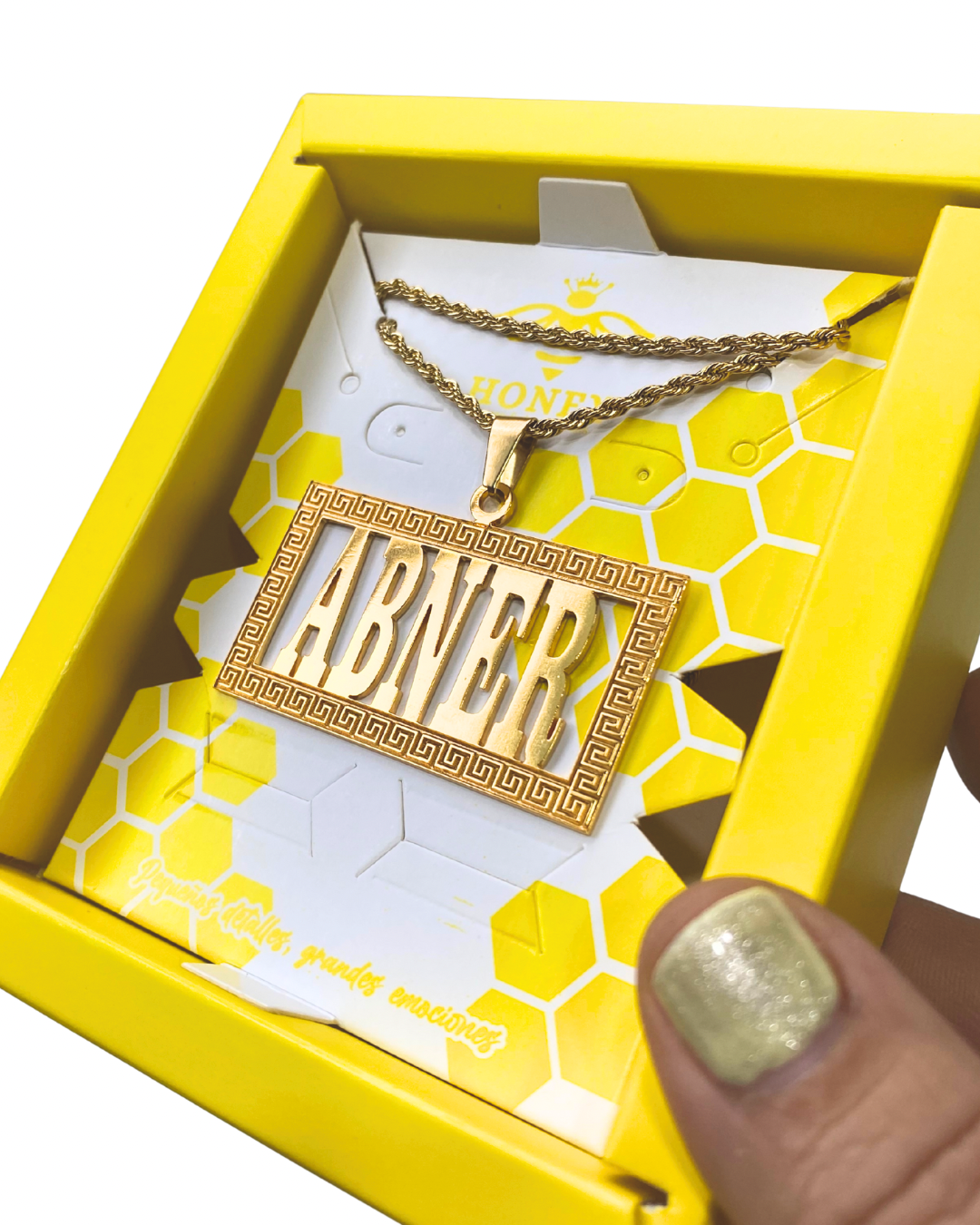 COLLAR PLACA MEDIANA CON NOMBRE CALADO