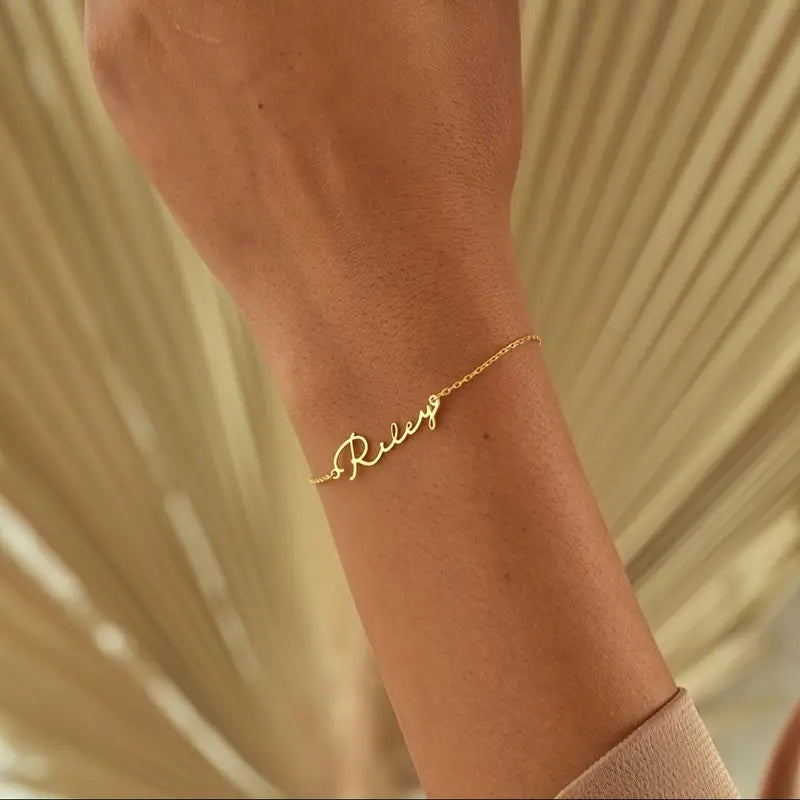 PULSERA CON NOMBRE MINIMALISTA