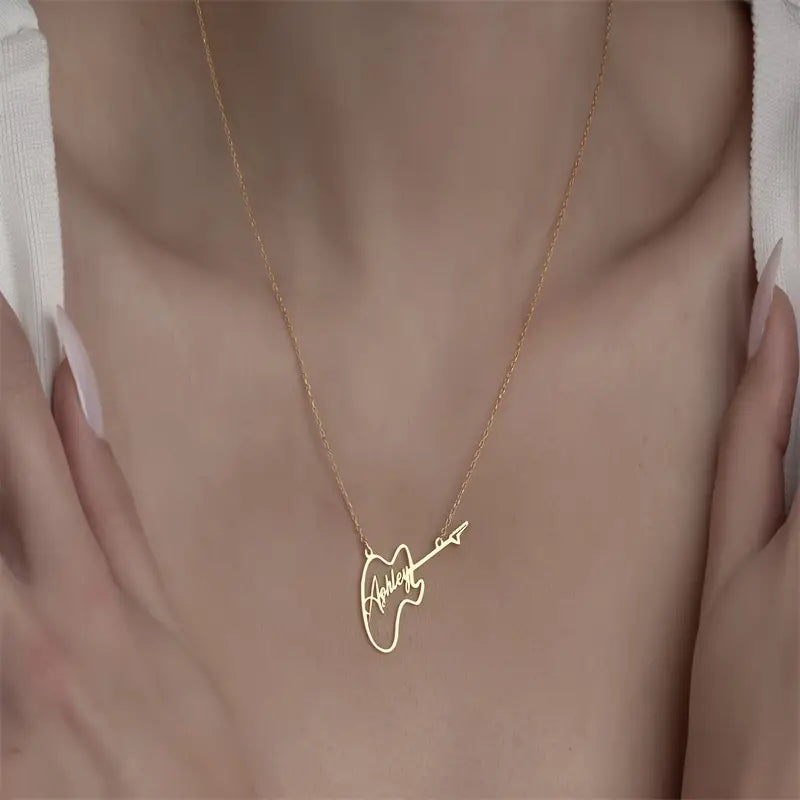 COLLAR NOMBRE CON GUITARRA