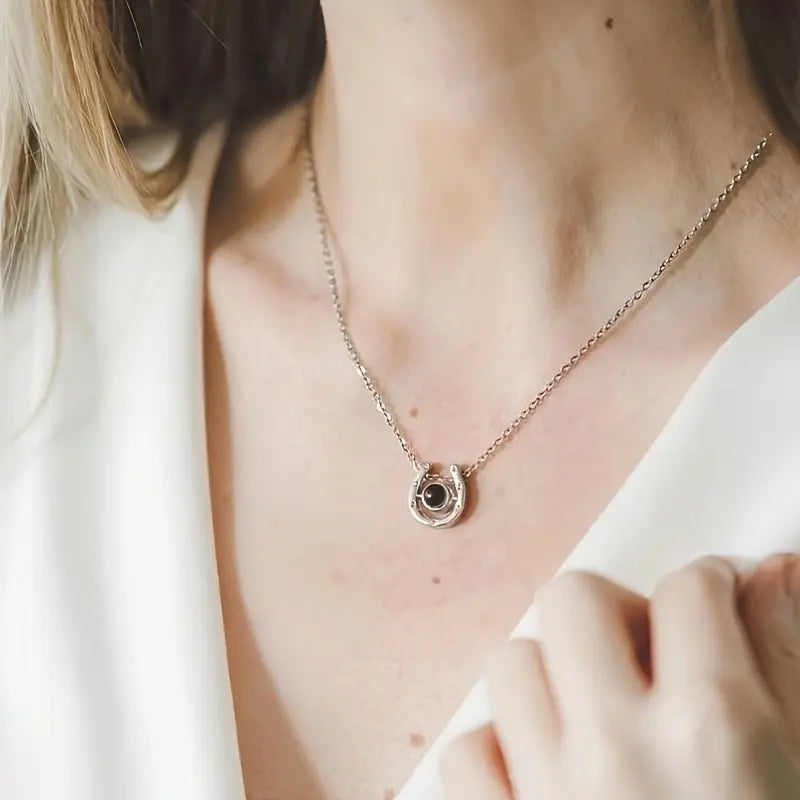 PRE ORDEN - COLLAR HERRADURA CON FOTO PROYECCION