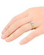 ANILLO DE PROMESA ESCARCHADO CON BISEL DORADO