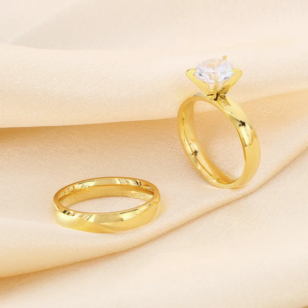 Smooth gold couple rings