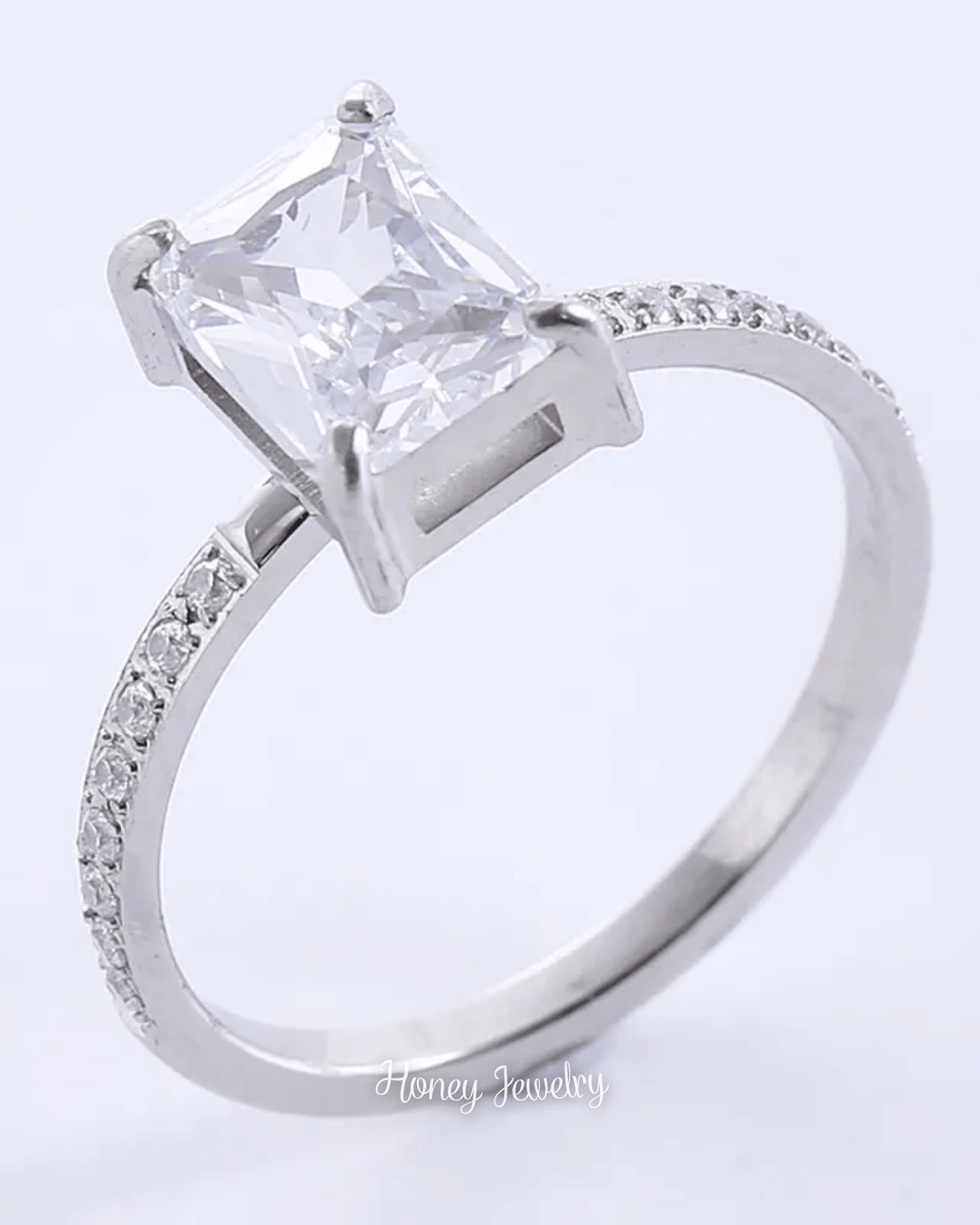 Anillo circones varios con circón grande corte diamante (Pre orden)