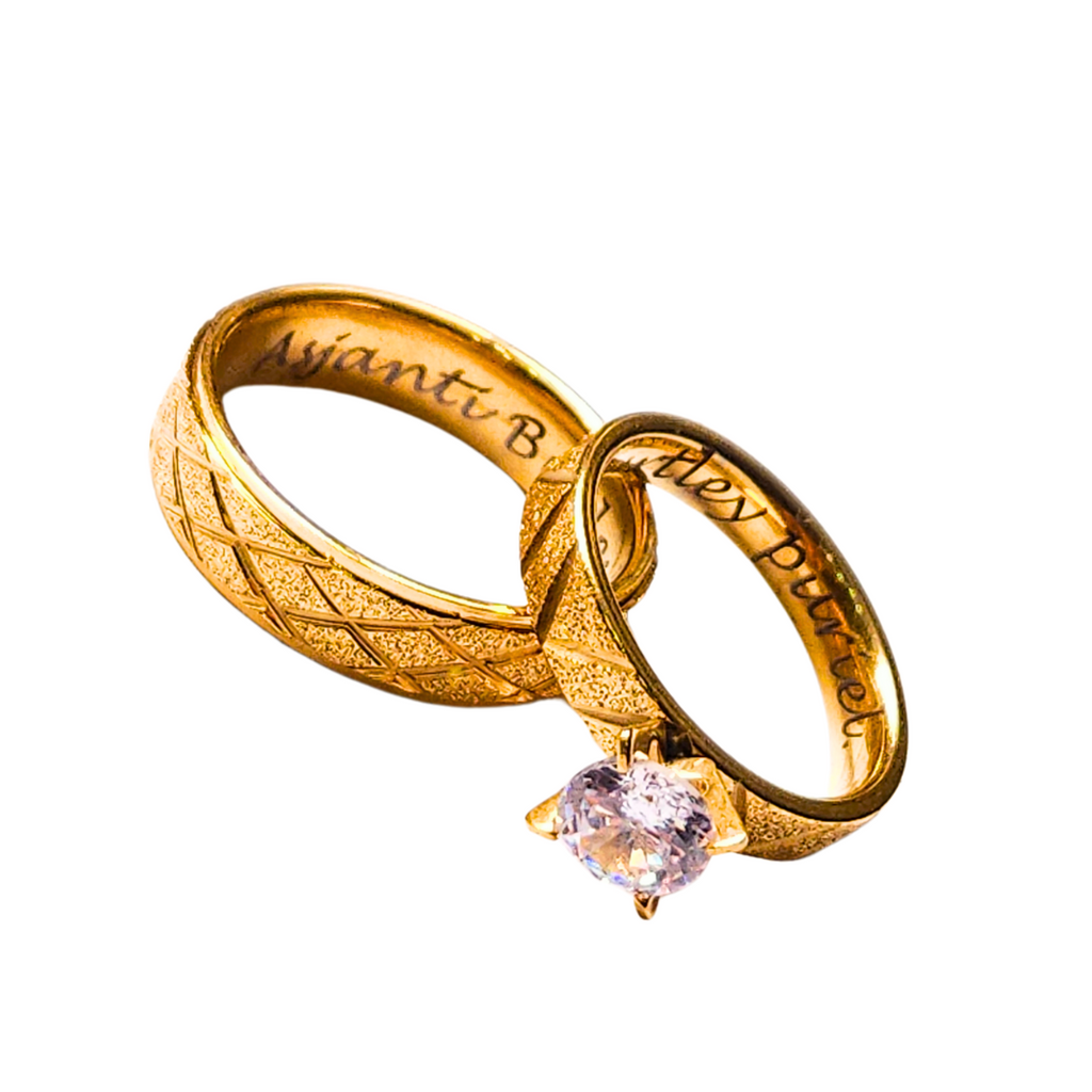 Couple rings with frosted rhombuses