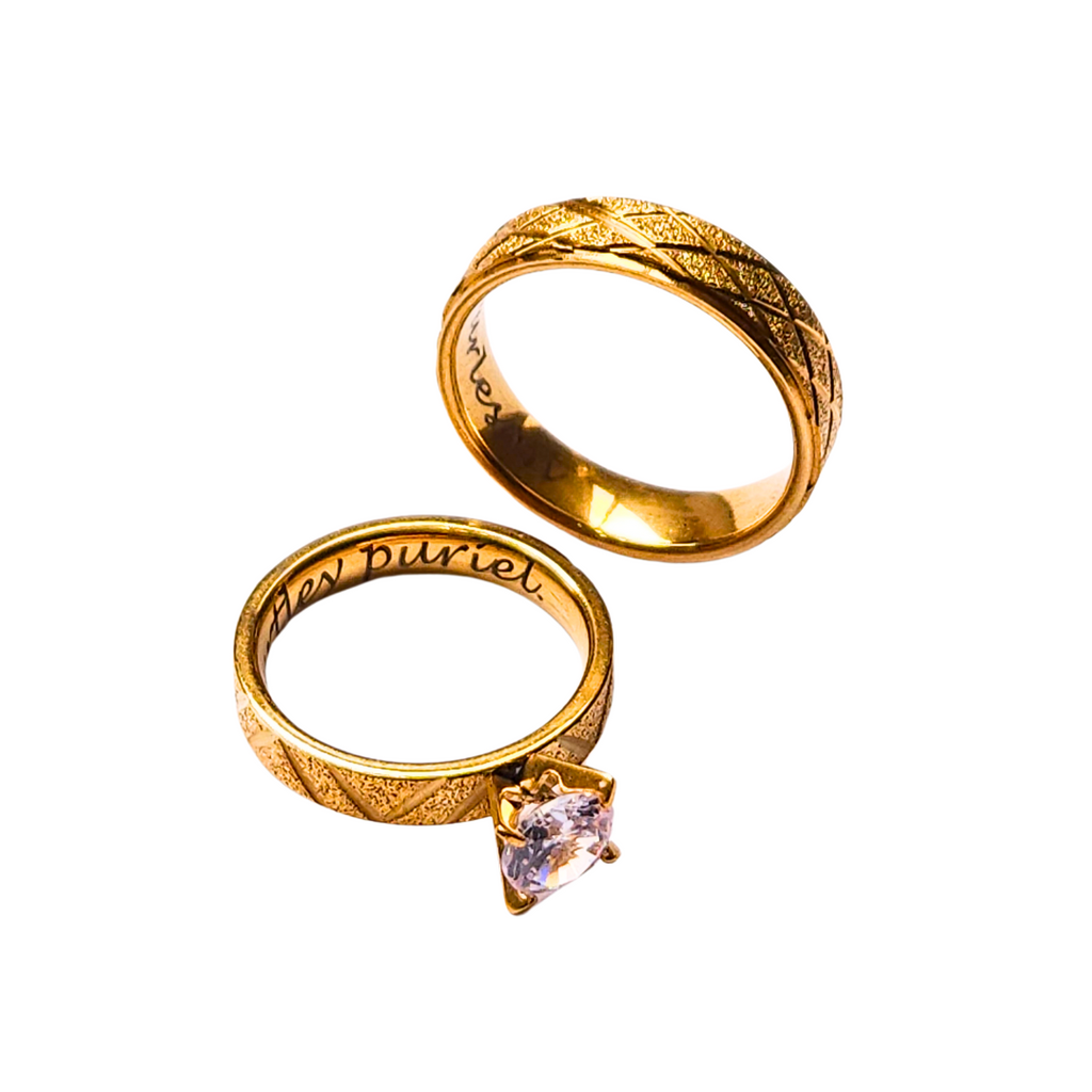 Couple rings with frosted rhombuses