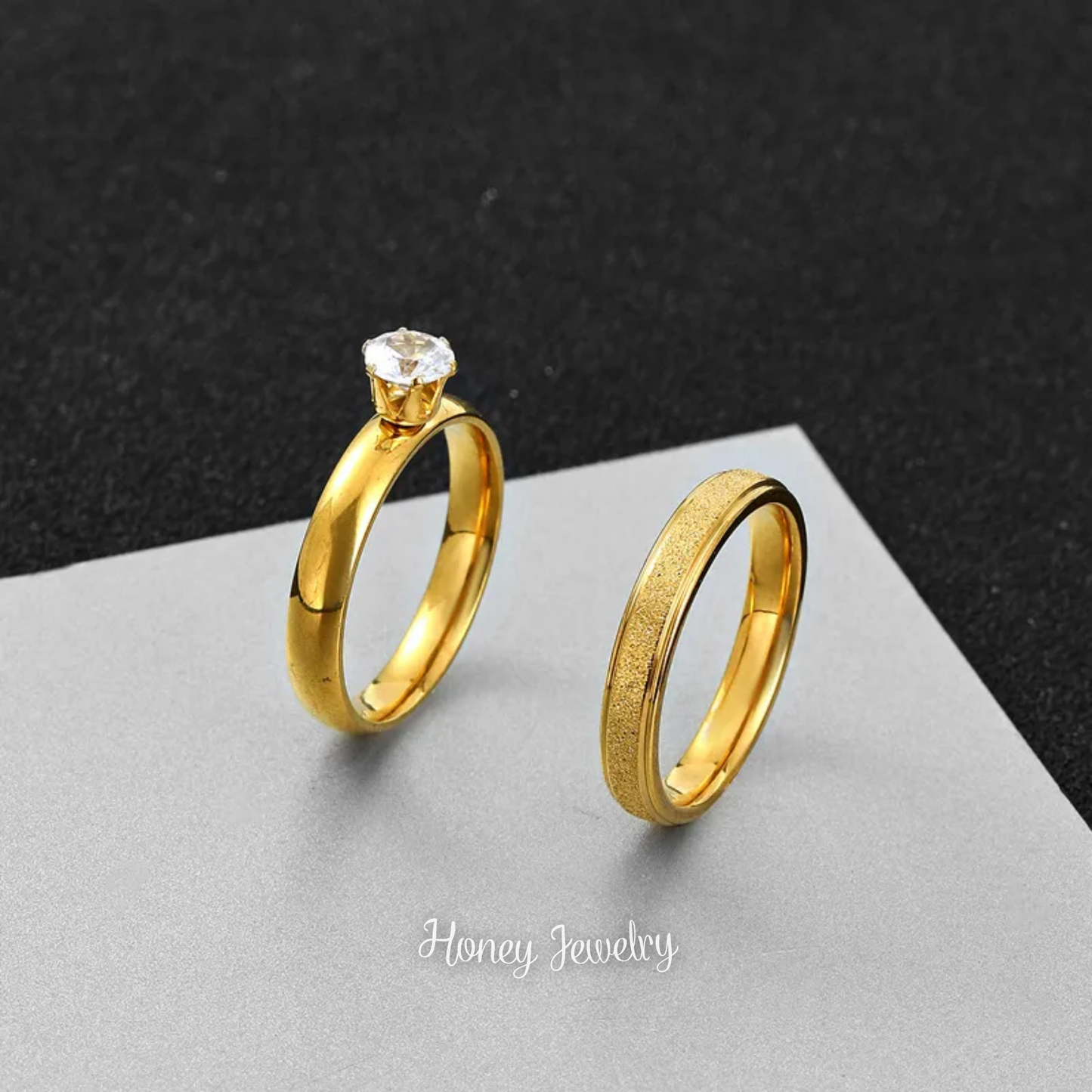 Anillos para pareja fino escarchado dorado  (últimas tallas)