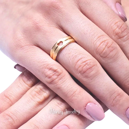 Anillos para pareja escarchado corazón en medio