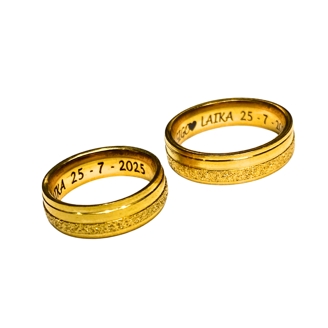 DUO DE ANILLOS DE PAREJA CON LINEA ESCARCHADA
