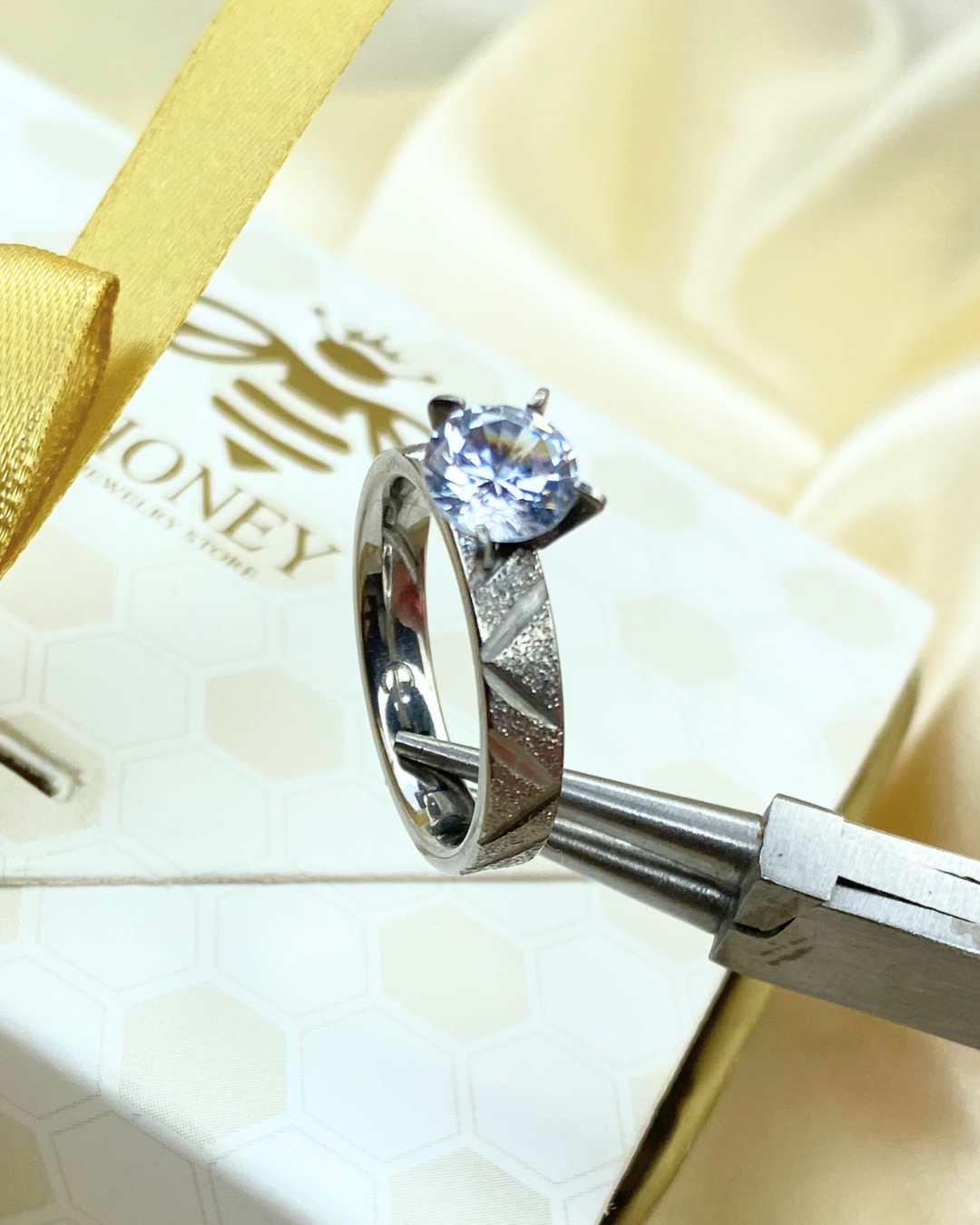 ANILLO DE PROMESA CON CIRCON ESCARCHADO - ULTIMA TALLA 9