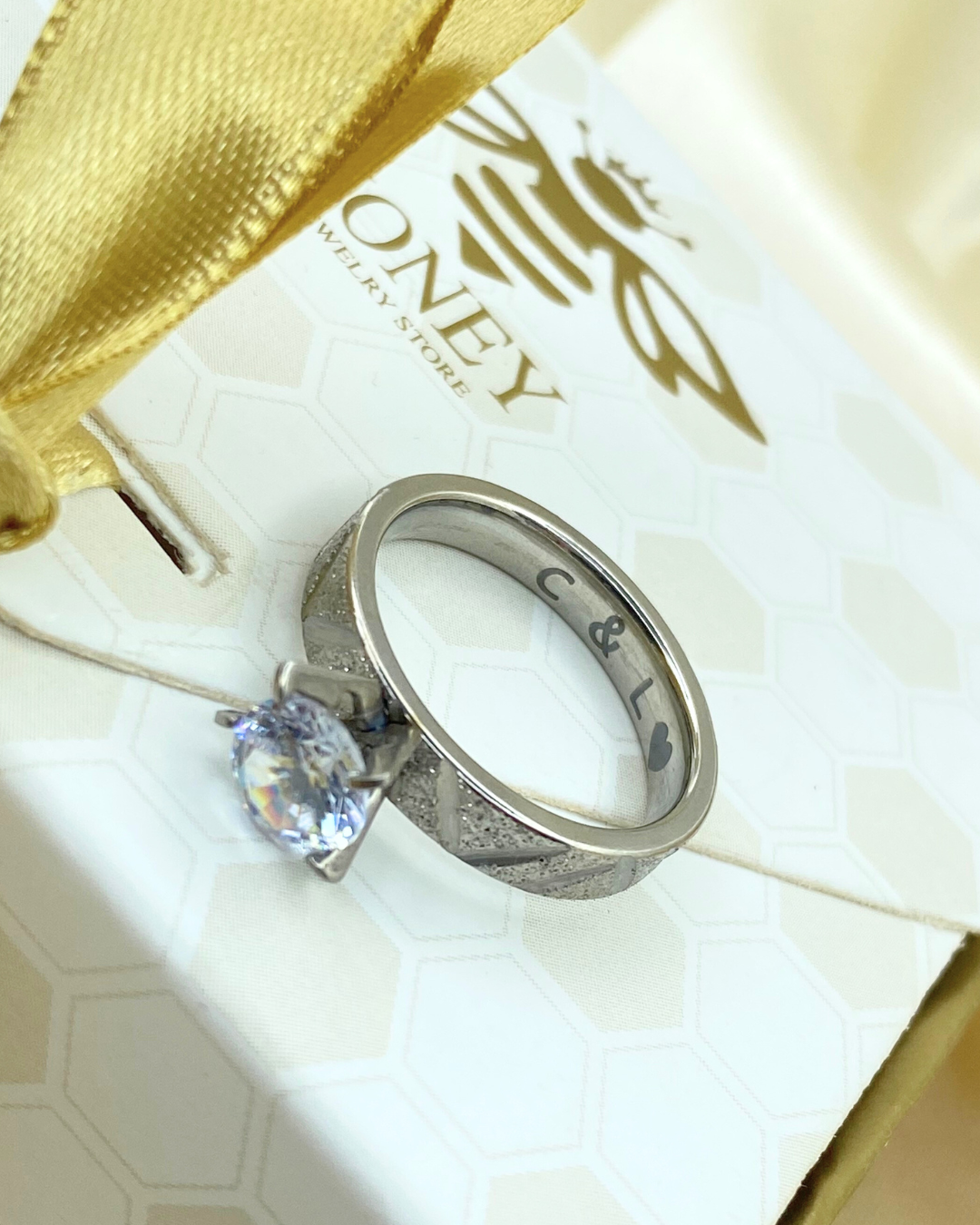 ANILLO DE PROMESA CON CIRCON ESCARCHADO - ULTIMA TALLA 9