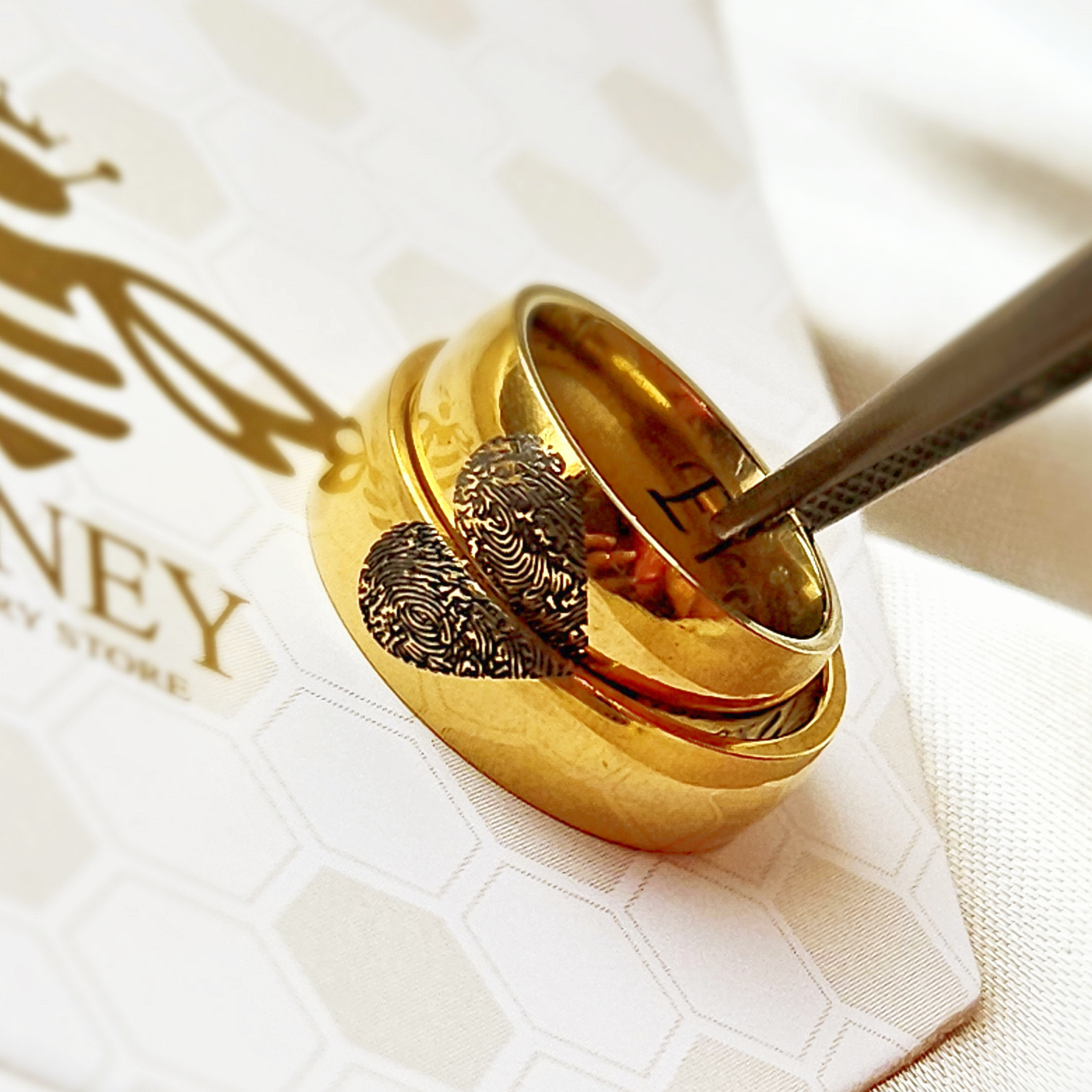 DUO DE ANILLOS CON HUELLAS DACTILARES