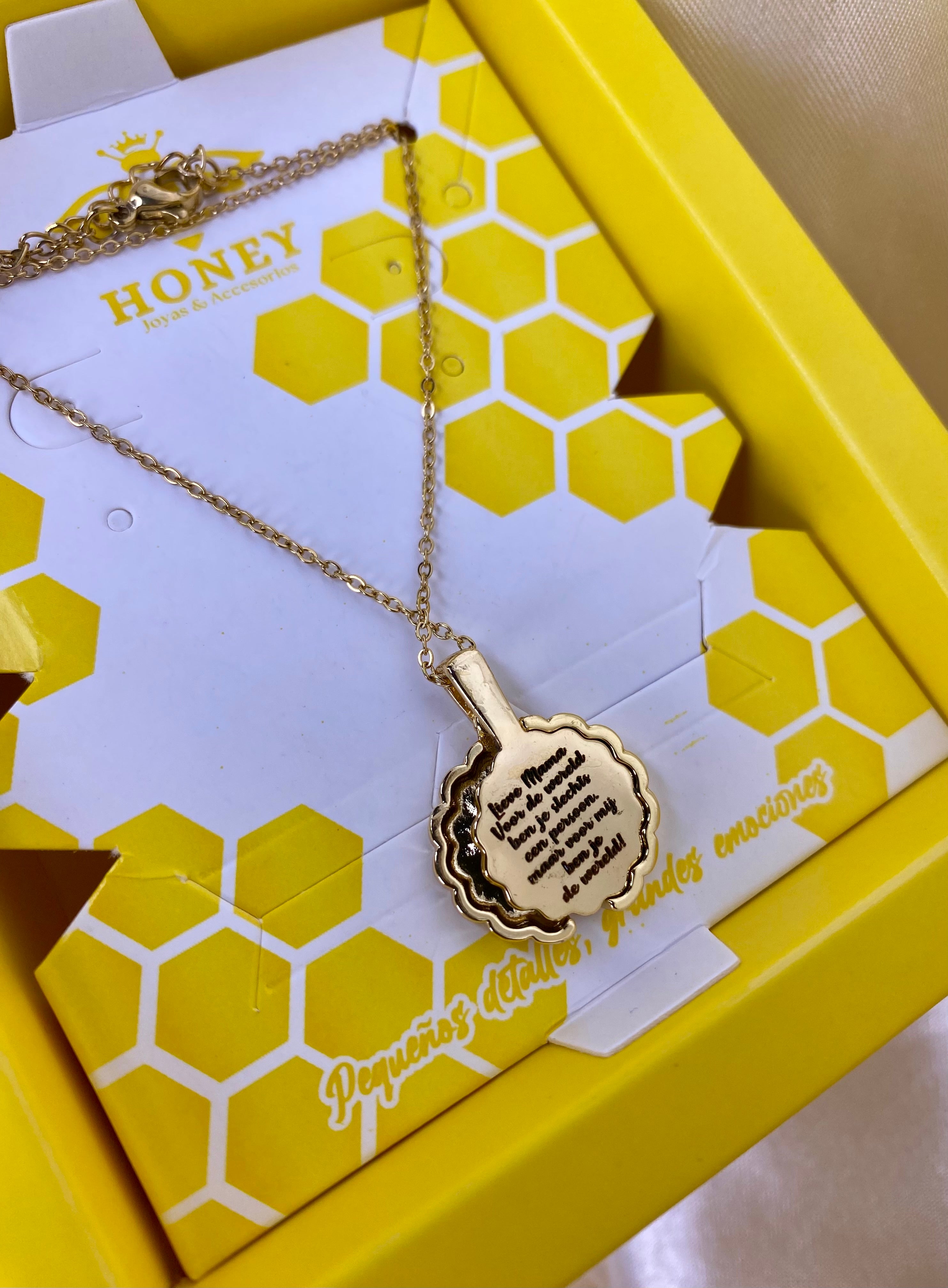 COLLAR RELICARIO MARGARITA