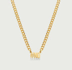 Ketting met naam in hoofdletters en dikke ketting