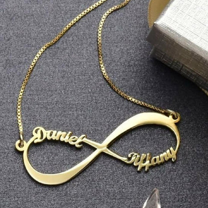 Collar con nombre infinito