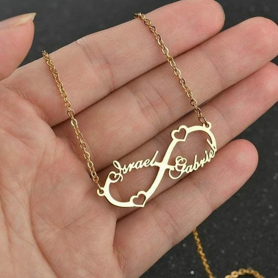 Collar con nombre infinito