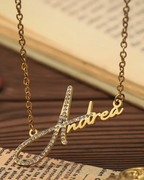 COLLAR CON NOMBRE CLÁSICO + CIRCONES EN INICIAL