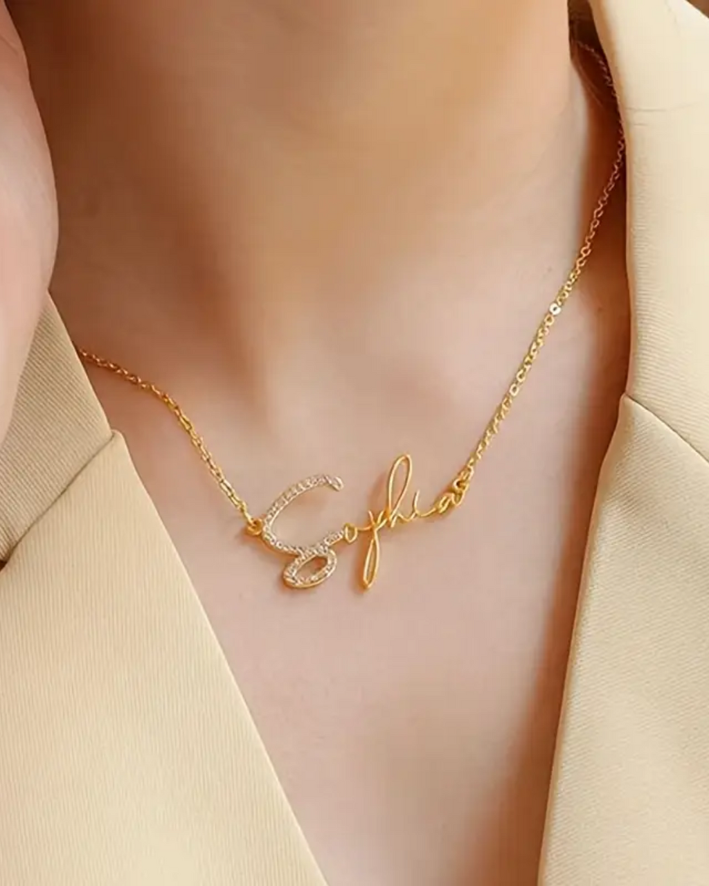 COLLAR CON NOMBRE CLÁSICO + CIRCONES EN INICIAL