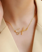 COLLAR CON NOMBRE CLÁSICO + CIRCONES EN INICIAL