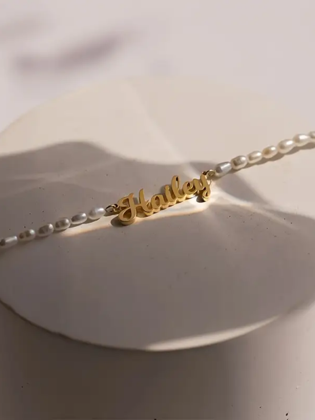 COLLAR CON NOMBRE CLÁSICO + PERLAS NATURALES MEDIANAS