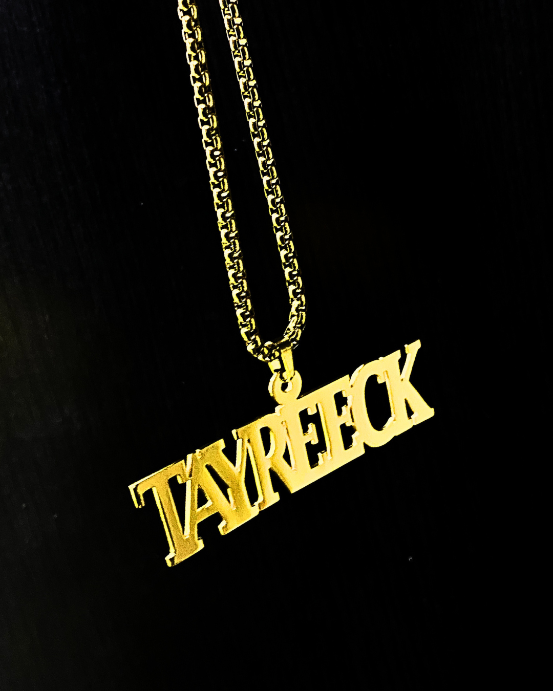 COLLAR CON NOMBRE COLGANTE Y CADENA GRUESA