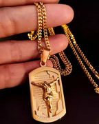 COLLAR PLACA CON SILUETA DE CRISTO REDENTOR