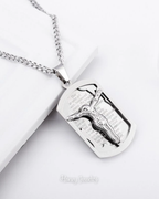 COLLAR PLACA CON SILUETA DE CRISTO REDENTOR