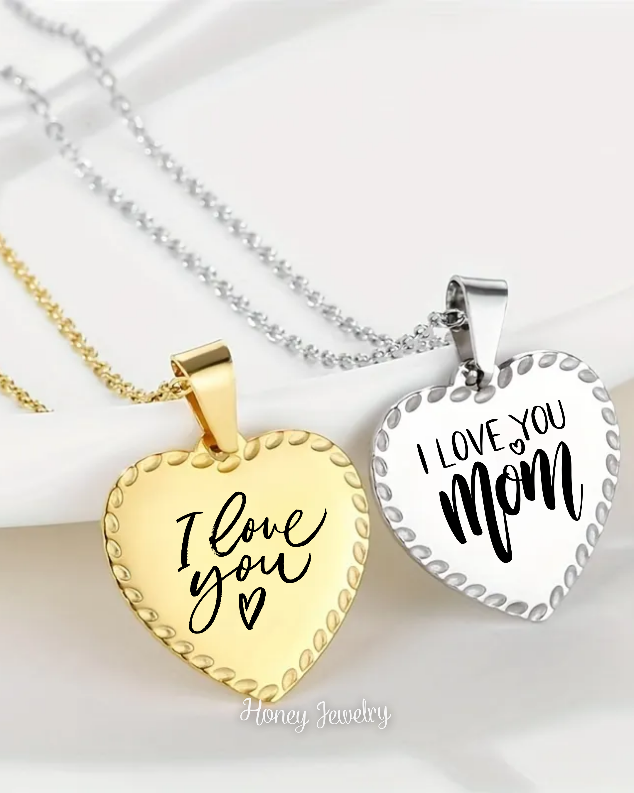 COLLAR PLACA CORAZÓN BORDEADO CON FOTOGRABADO