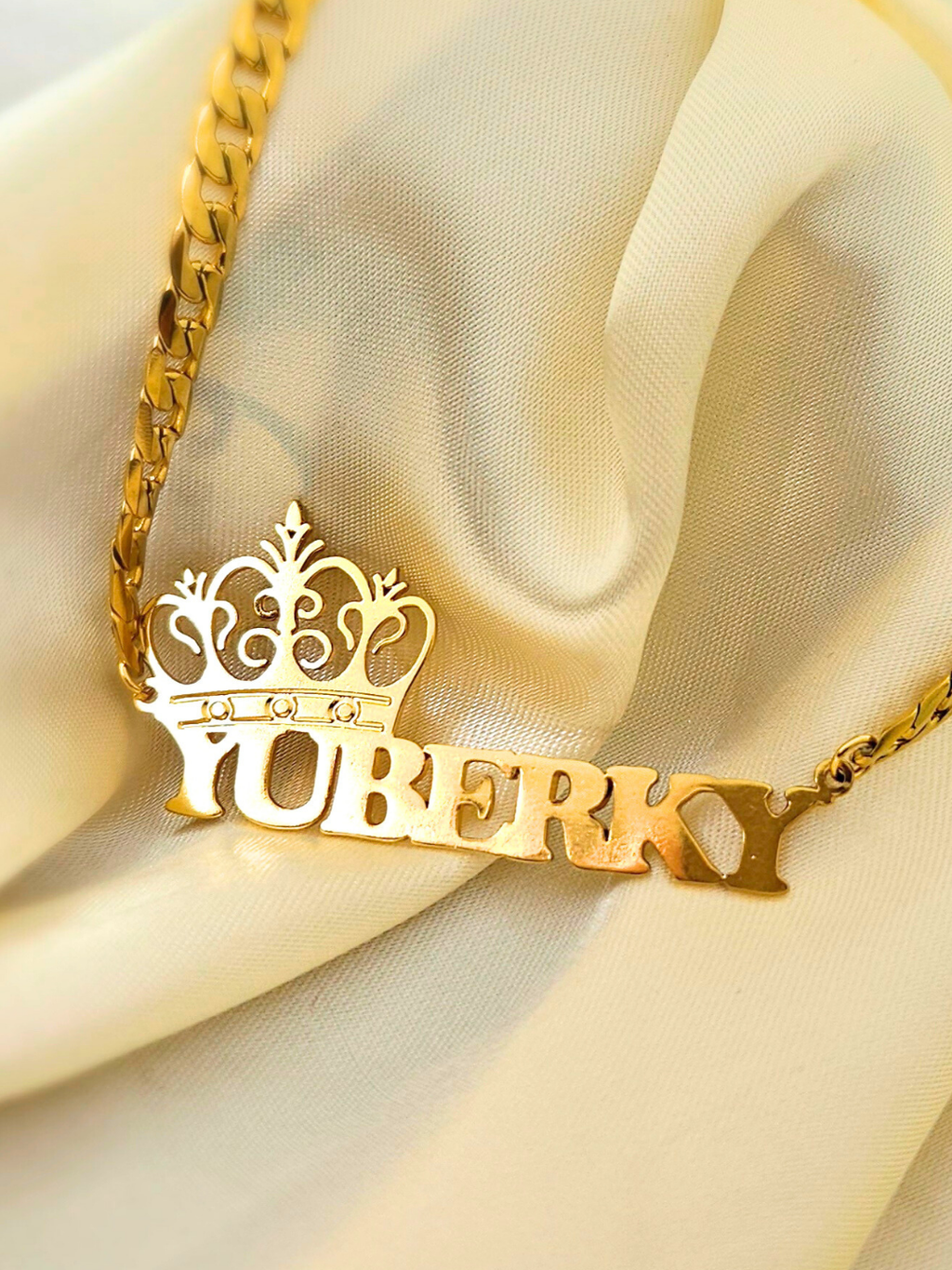 COLLAR CON NOMBRE CON CORONA REINA MAXI