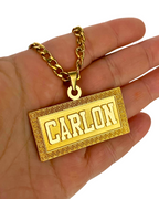 COLLAR PLACA MEDIANA CON NOMBRE A RELIEVE