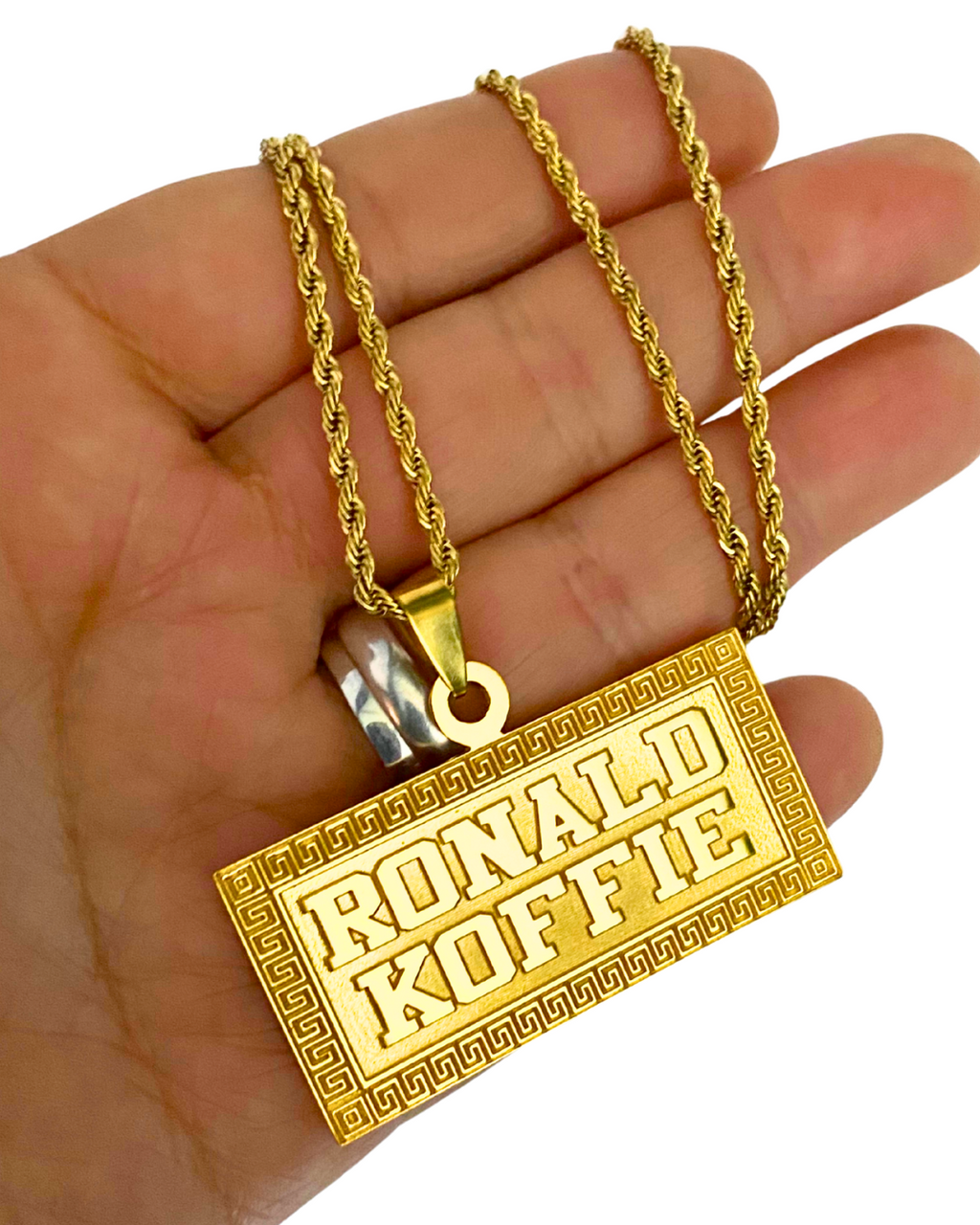 COLLAR PLACA MEDIANA CON NOMBRE A RELIEVE