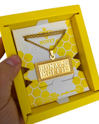 COLLAR PLACA MEDIANA CON NOMBRE A RELIEVE