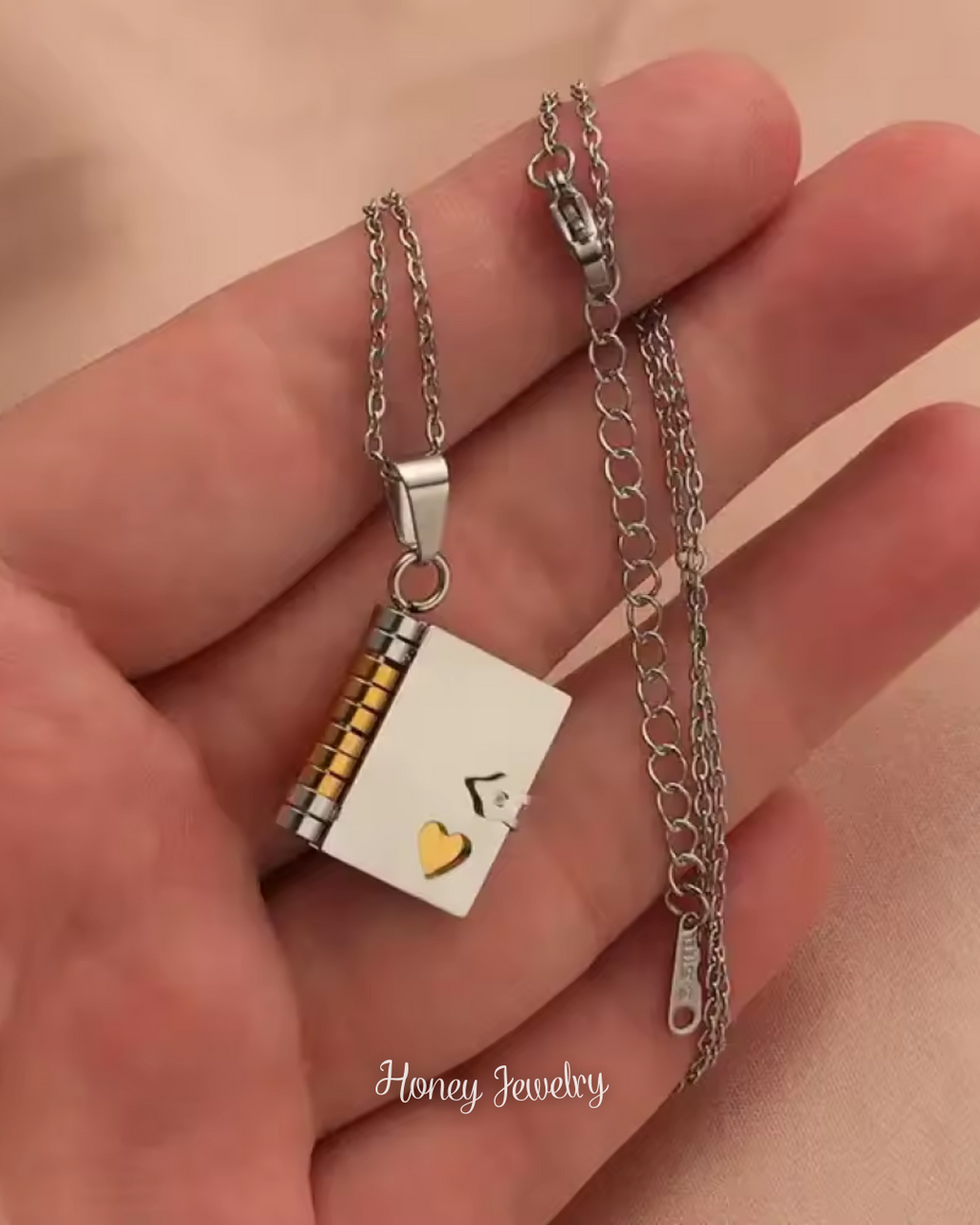 COLLAR LIBRO DE AMOR MINI